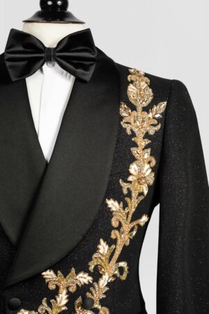 Alternative view of Del Papo Gold Line