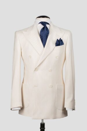 Costume croisé ivoire à fines rayures